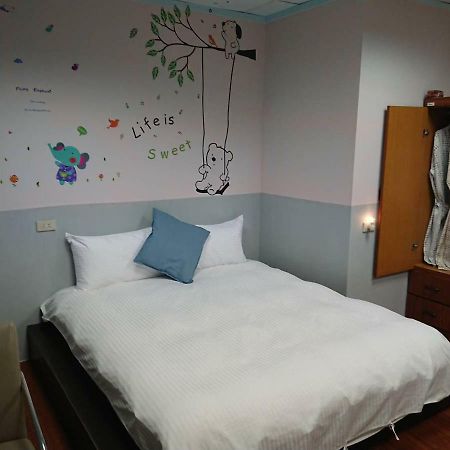 Papa Bear'S Guesthouse Đài Trung Ngoại thất bức ảnh