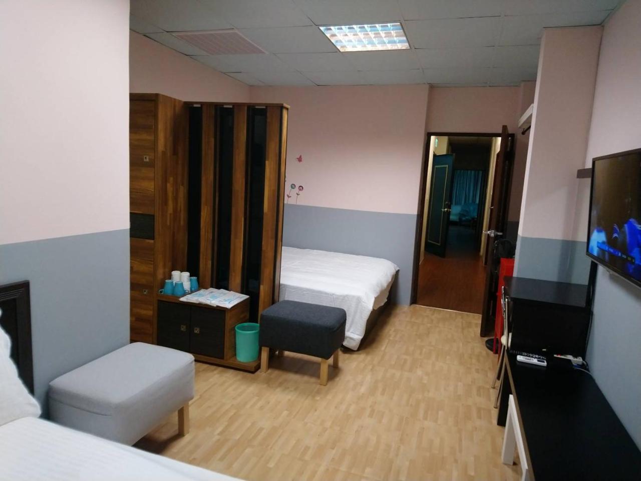 Papa Bear'S Guesthouse Đài Trung Ngoại thất bức ảnh