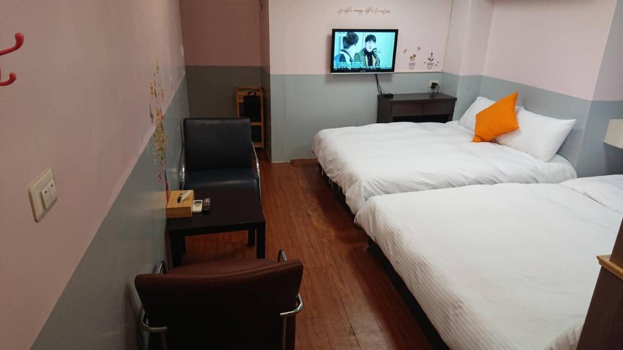 Papa Bear'S Guesthouse Đài Trung Ngoại thất bức ảnh