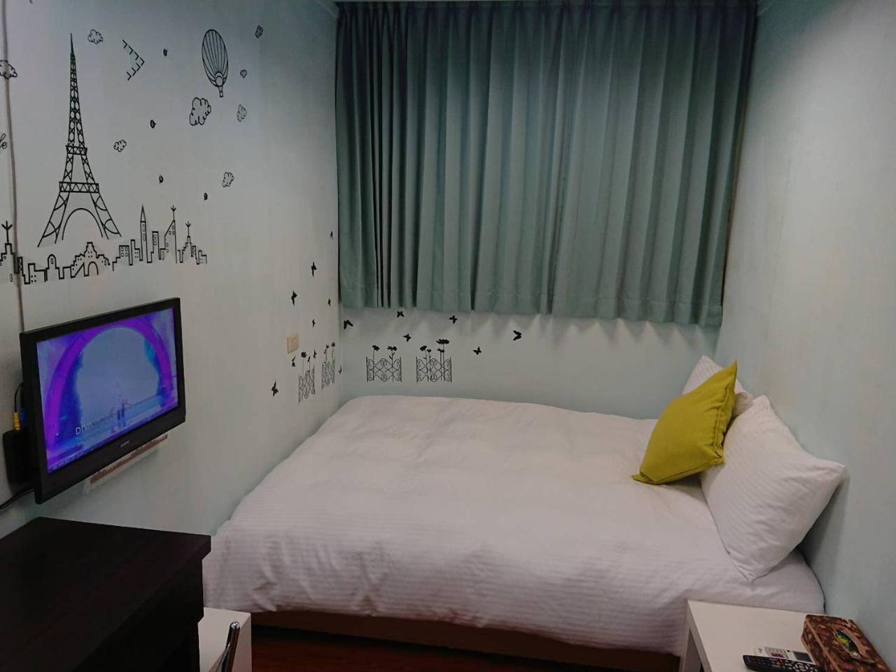 Papa Bear'S Guesthouse Đài Trung Ngoại thất bức ảnh