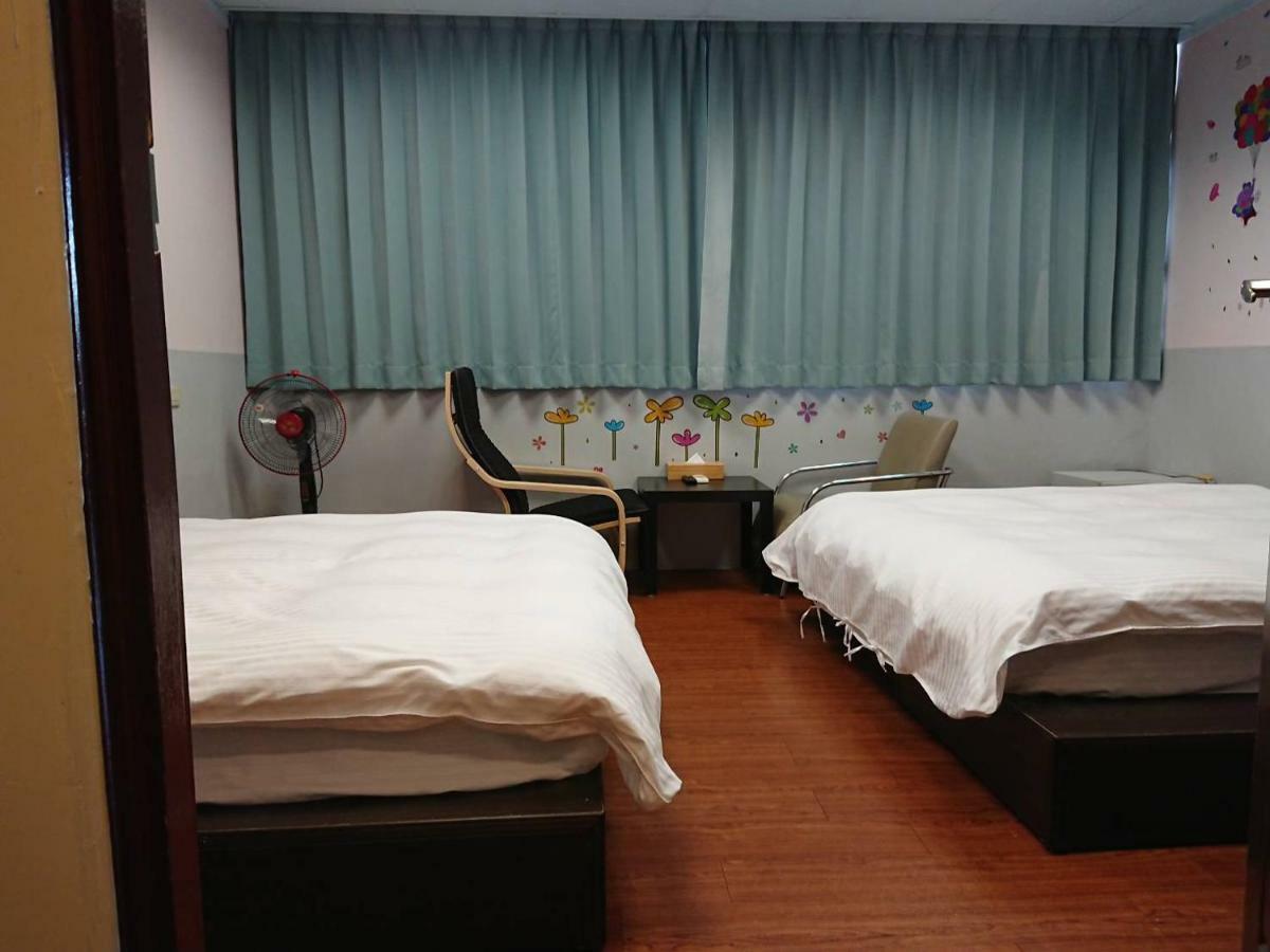 Papa Bear'S Guesthouse Đài Trung Ngoại thất bức ảnh