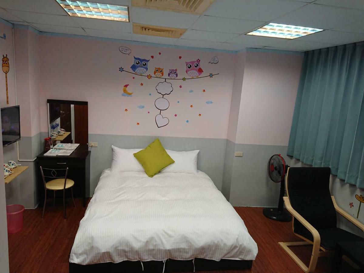 Papa Bear'S Guesthouse Đài Trung Ngoại thất bức ảnh