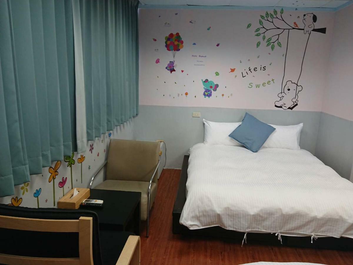 Papa Bear'S Guesthouse Đài Trung Ngoại thất bức ảnh