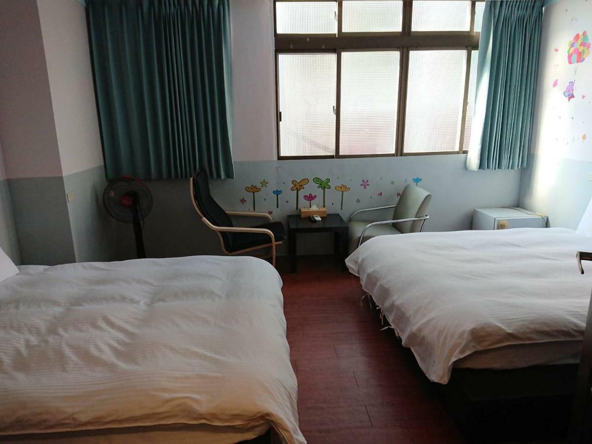Papa Bear'S Guesthouse Đài Trung Ngoại thất bức ảnh
