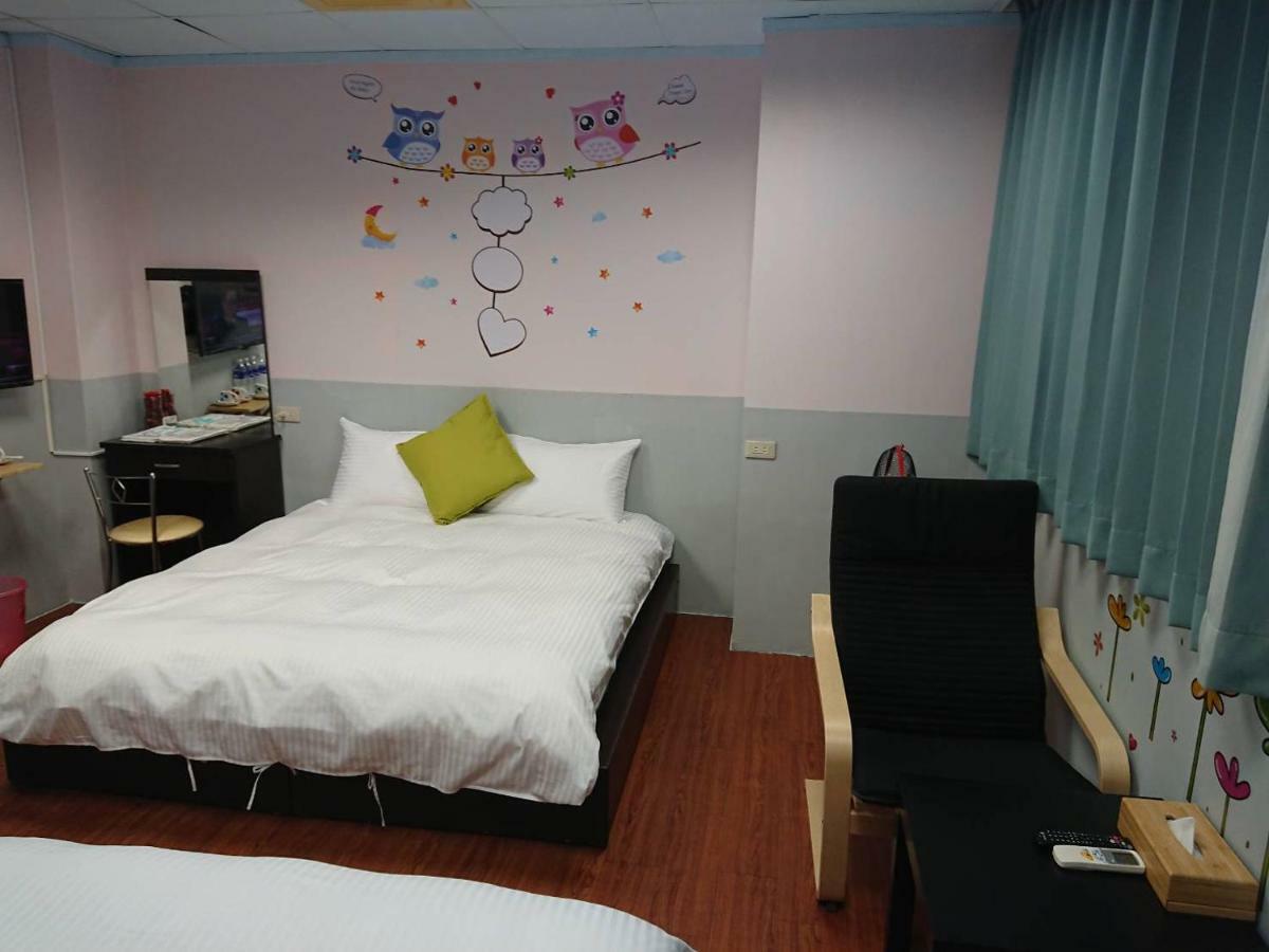 Papa Bear'S Guesthouse Đài Trung Ngoại thất bức ảnh