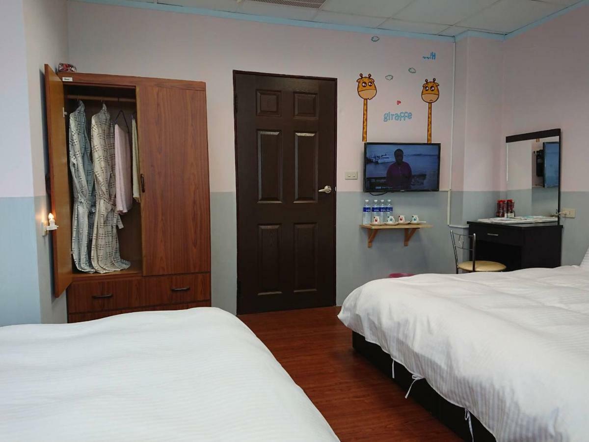 Papa Bear'S Guesthouse Đài Trung Ngoại thất bức ảnh