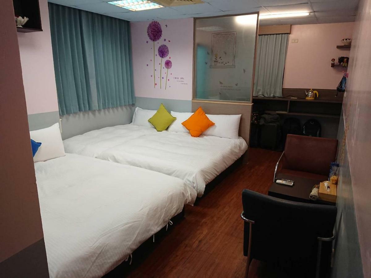 Papa Bear'S Guesthouse Đài Trung Ngoại thất bức ảnh