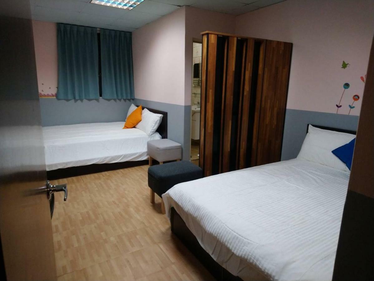 Papa Bear'S Guesthouse Đài Trung Ngoại thất bức ảnh