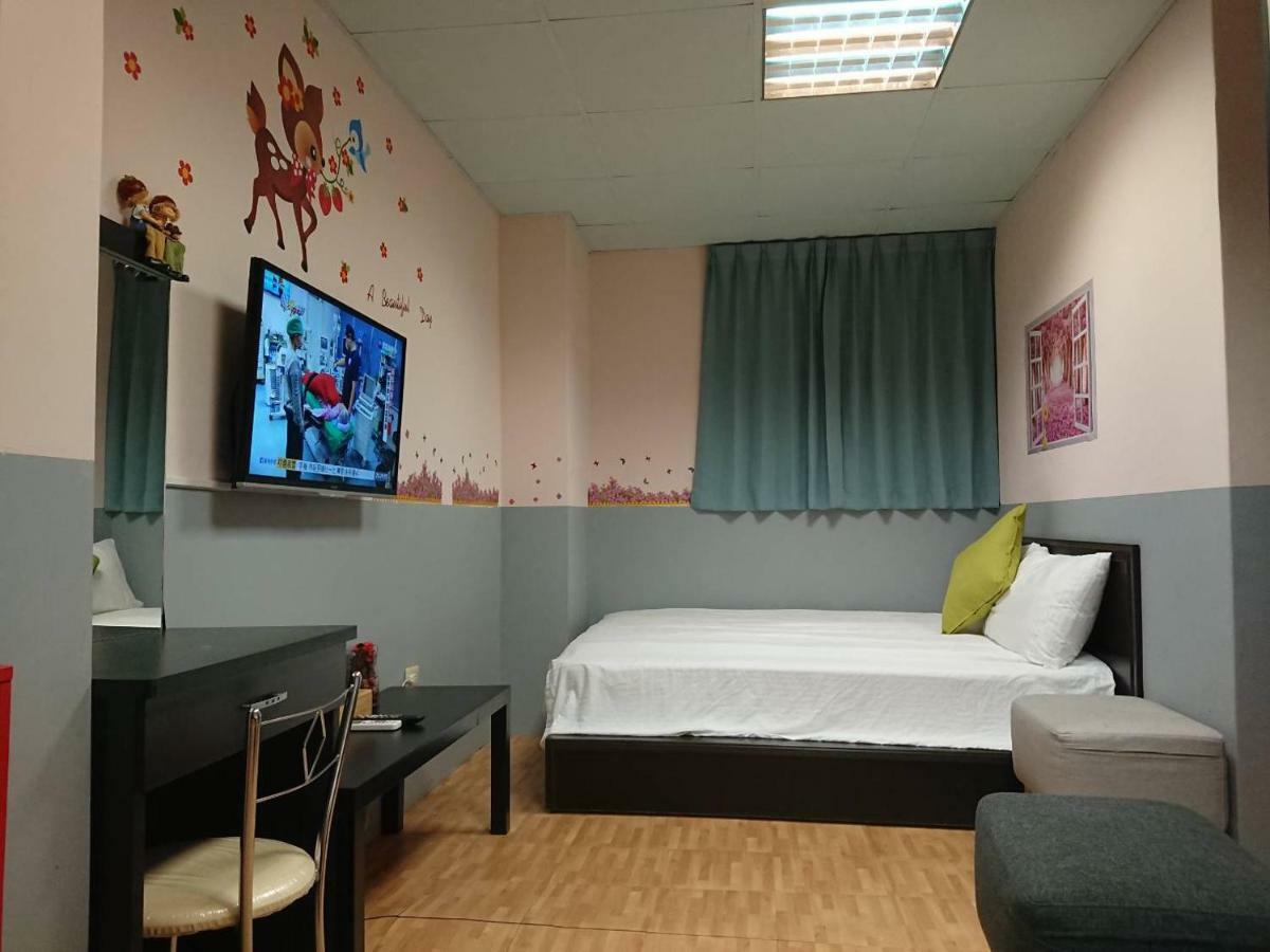 Papa Bear'S Guesthouse Đài Trung Ngoại thất bức ảnh